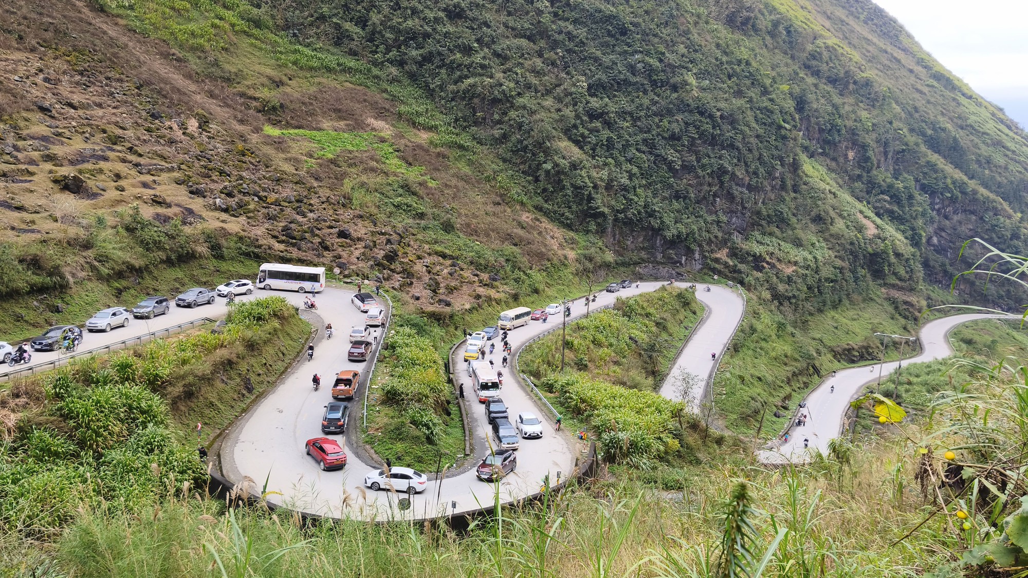 Xuyên Việt 5.500 km bằng VinFast VF 3: Sạc 53 lần, ngủ trên xe thoải mái, tiết kiệm hơn chục triệu và vượt đèo Mã Pì Lèng ngon ơ- Ảnh 7.