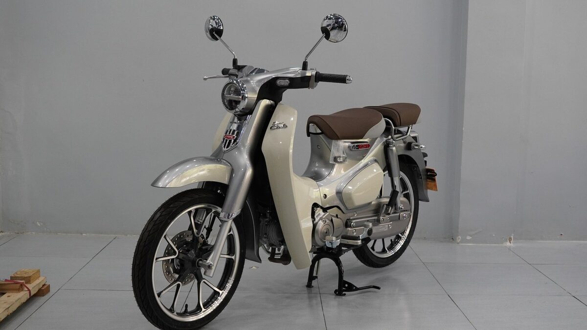 Honda Super Cub nhập Thái giá ngang ngửa SH350i