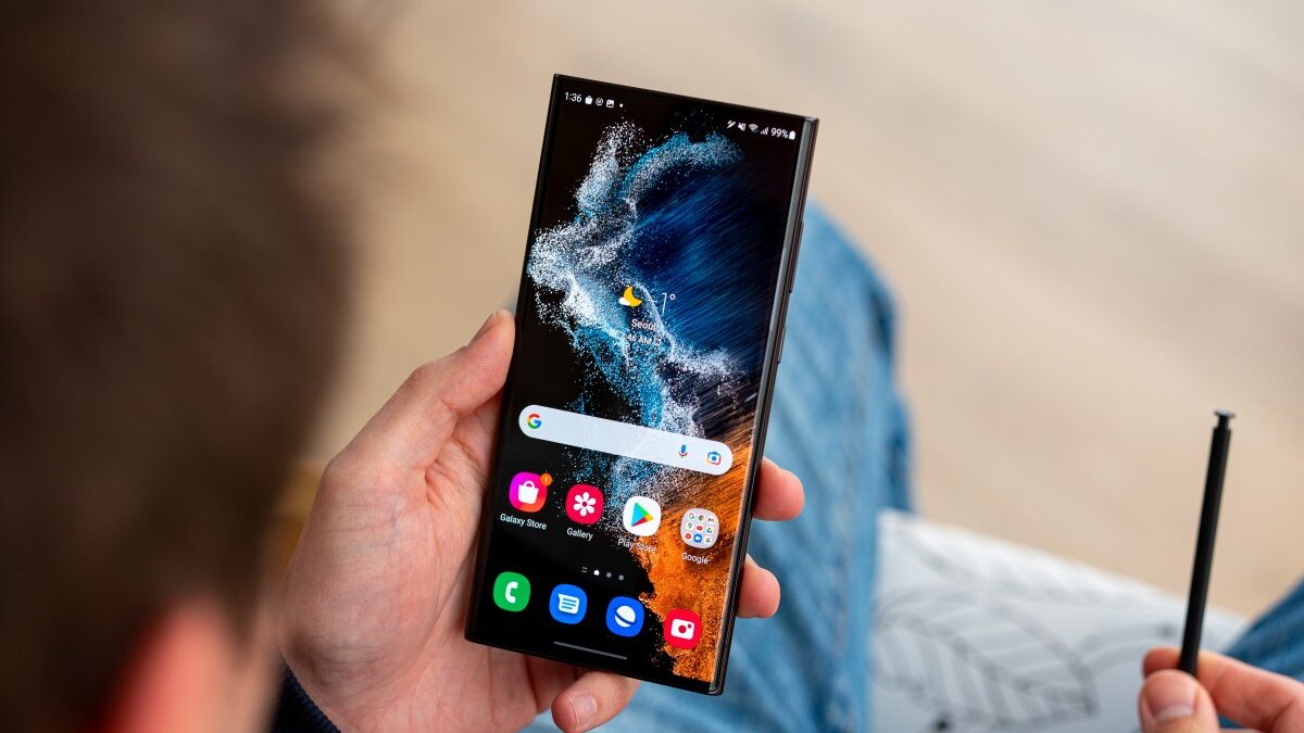 Khách Việt mê như điếu đổ Galaxy S22 Ultra chỉ còn hơn 9 triệu, chụp xa 10x lu mờ iPhone 17 Pro Max