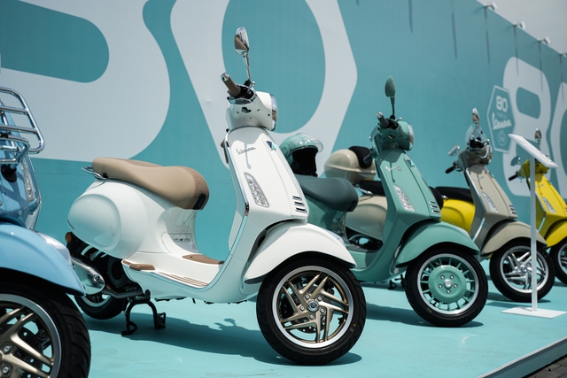 Đi Vespa không đơn giản là “chạy xe”, đó là một kiểu “trình diễn di sản”- Ảnh 8. Đi Vespa không đơn giản là “chạy xe”, đó là một kiểu “trình diễn di sản”- Ảnh 8.