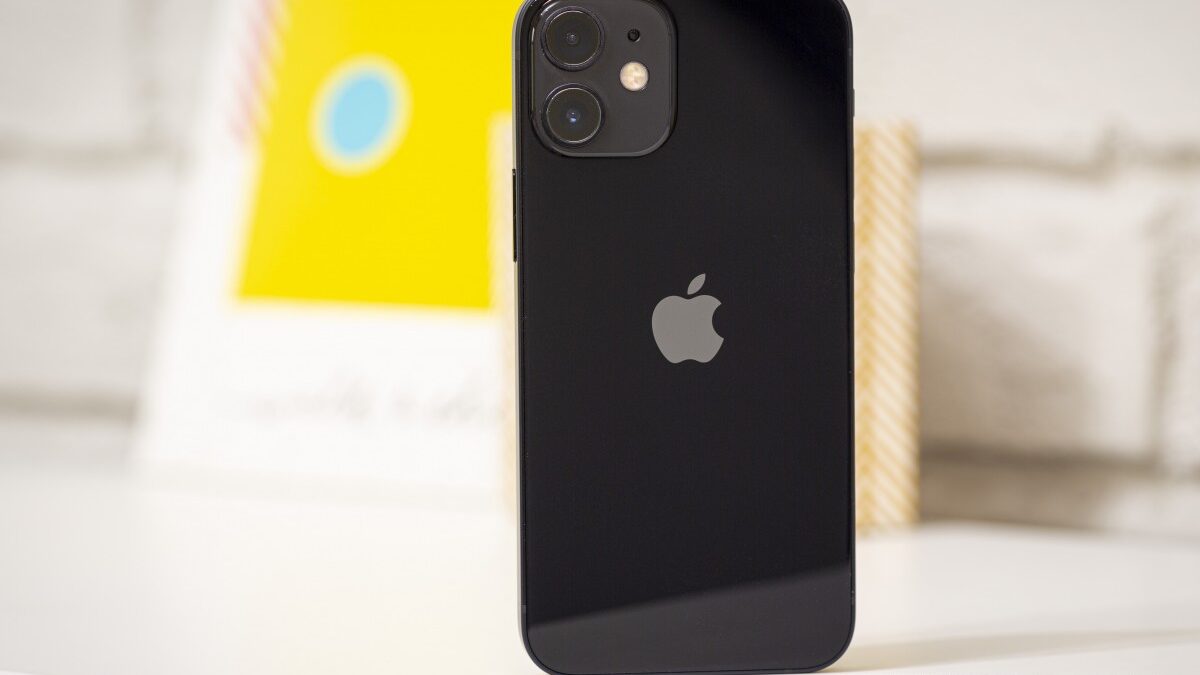 iPhone 12 Mini giá bán chỉ hơn 5 triệu, rẻ như cho, chiến hơn vua Android tầm trung Galaxy A57