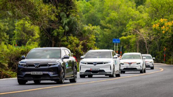 VinFast VF 9: Mẫu SUV “lão hóa ngược”, càng dùng càng thông minh