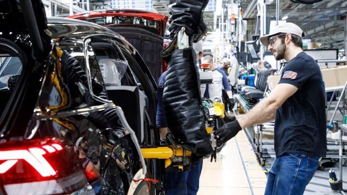 100.000 công nhân 1 hãng xe ô tô lớn sắp bị sa thải, 4 nhà máy nằm trong danh sách khai tử: Chuyện gì đây?