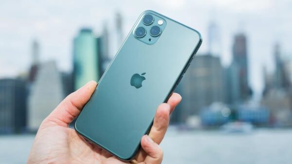 iPhone 11 Pro rẻ như cho đầu tháng 7, iPhone 3 mắt rẻ nhất Việt Nam, độ xịn ăn đứt iPhone 17e mới
