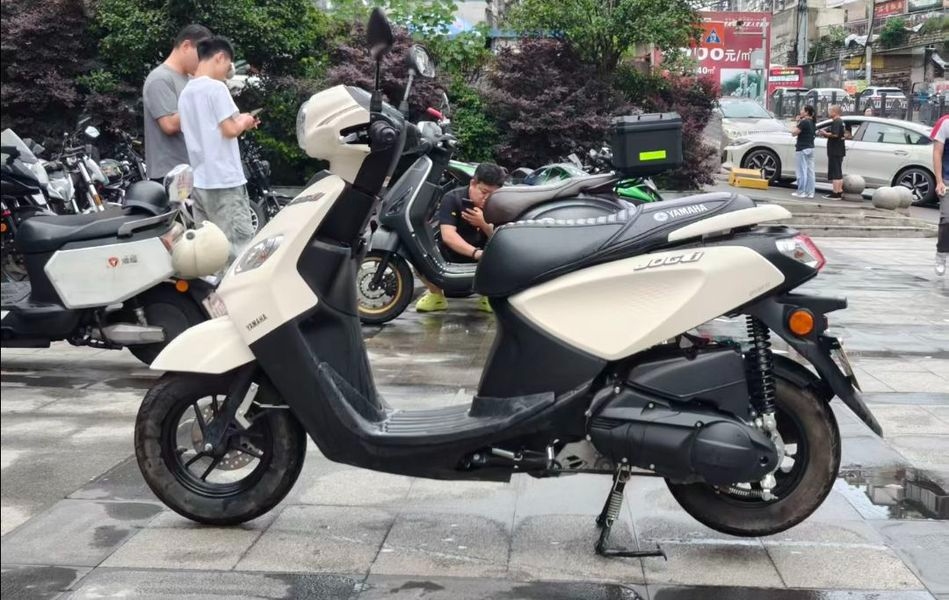 Xóa bỏ lốp trơn trượt, Yamaha Jog i Plus lột xác nhằm lật đổ xe quốc dân Honda Vision - Ảnh 1.