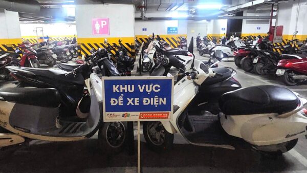 Chuyển đổi phương tiện xanh: Gỡ nút thắt hạ tầng cho chung cư Hà Nội