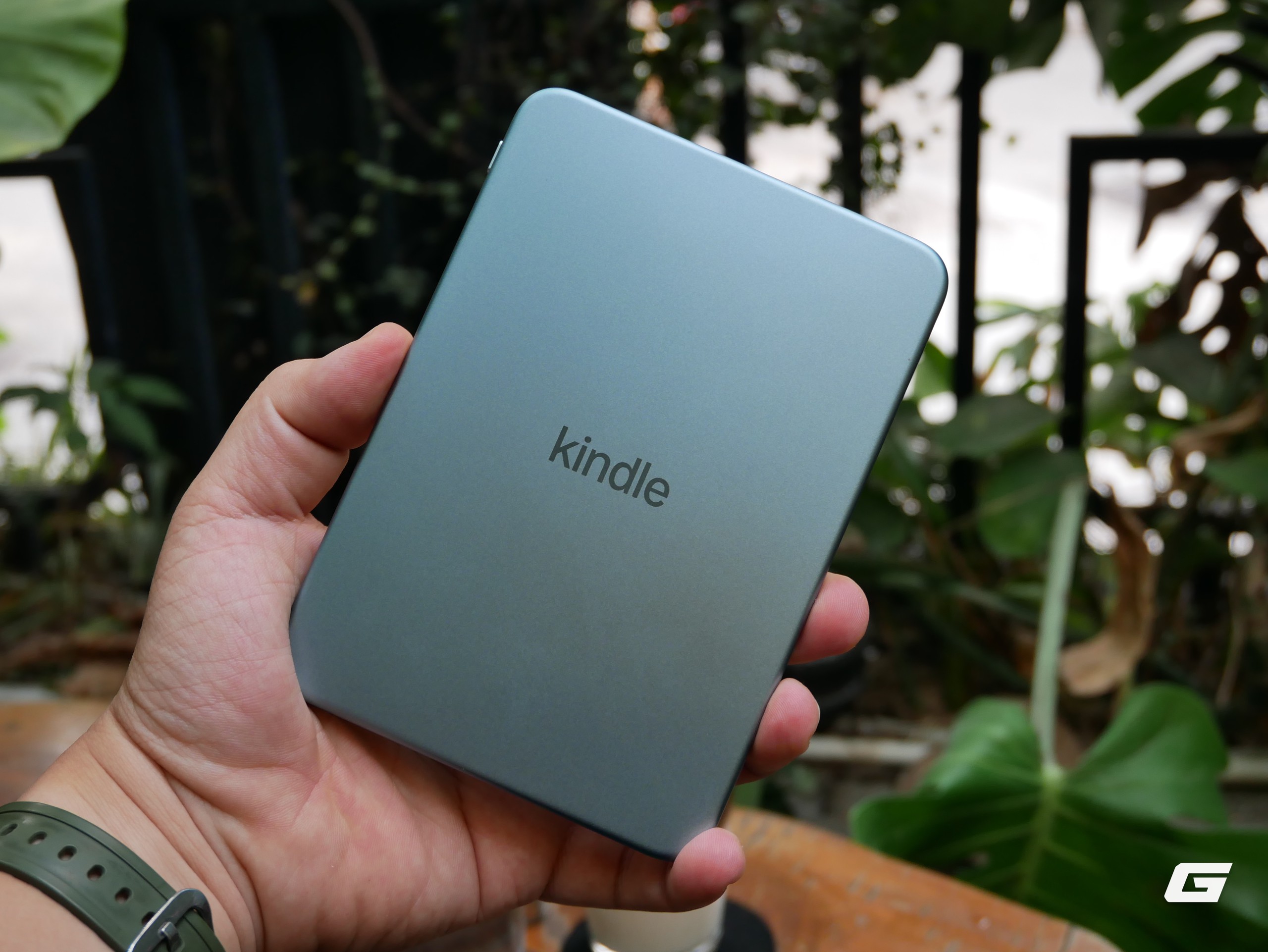 broavap1050511-1793239194054166228038 Đánh giá Kindle Aluminum: Giá gần 7 triệu đồng tại Việt Nam, có đáng mua hơn bản vỏ nhựa? - Ảnh 4.