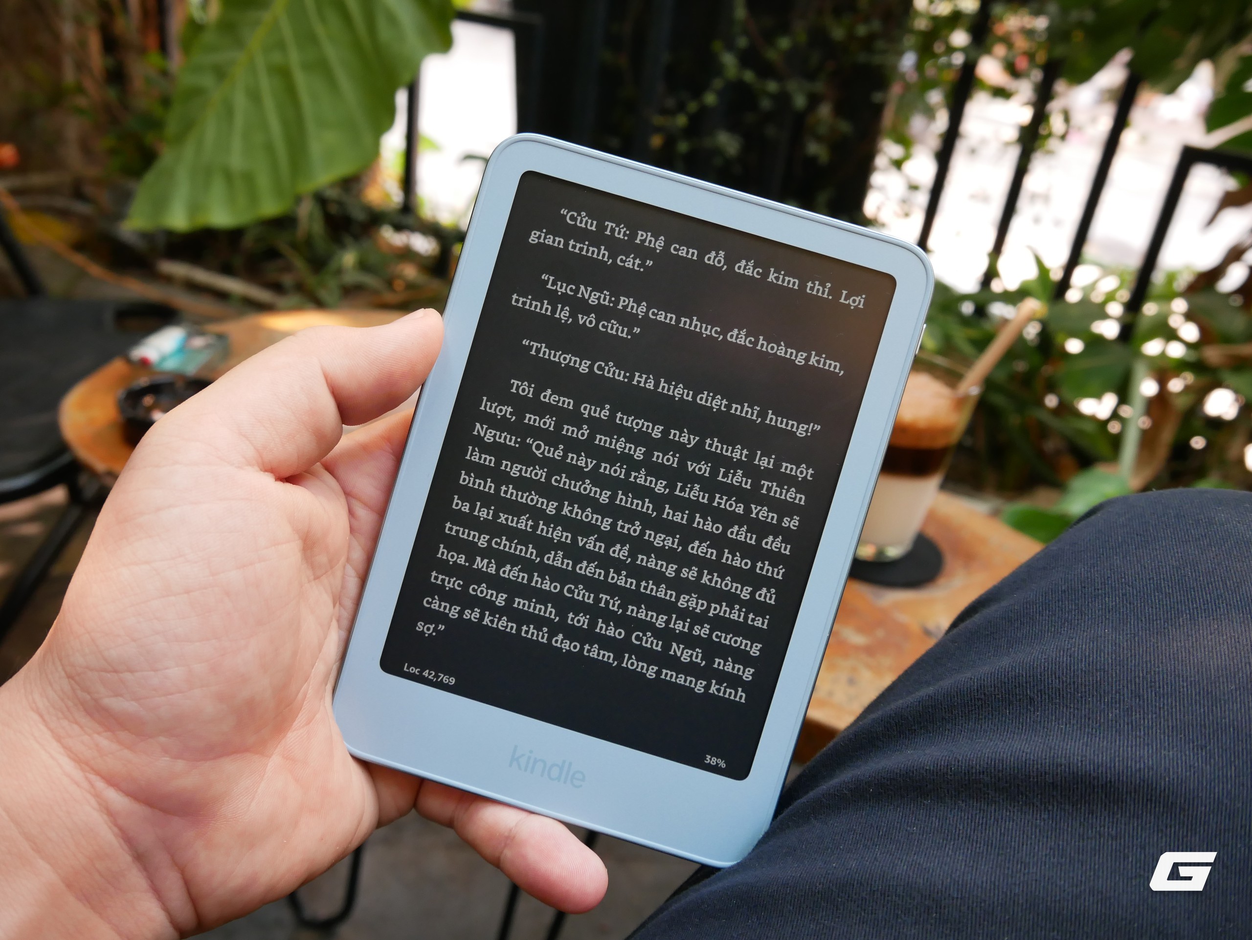 broavap1050525-1793239193092293453221 Đánh giá Kindle Aluminum: Giá gần 7 triệu đồng tại Việt Nam, có đáng mua hơn bản vỏ nhựa? - Ảnh 3.