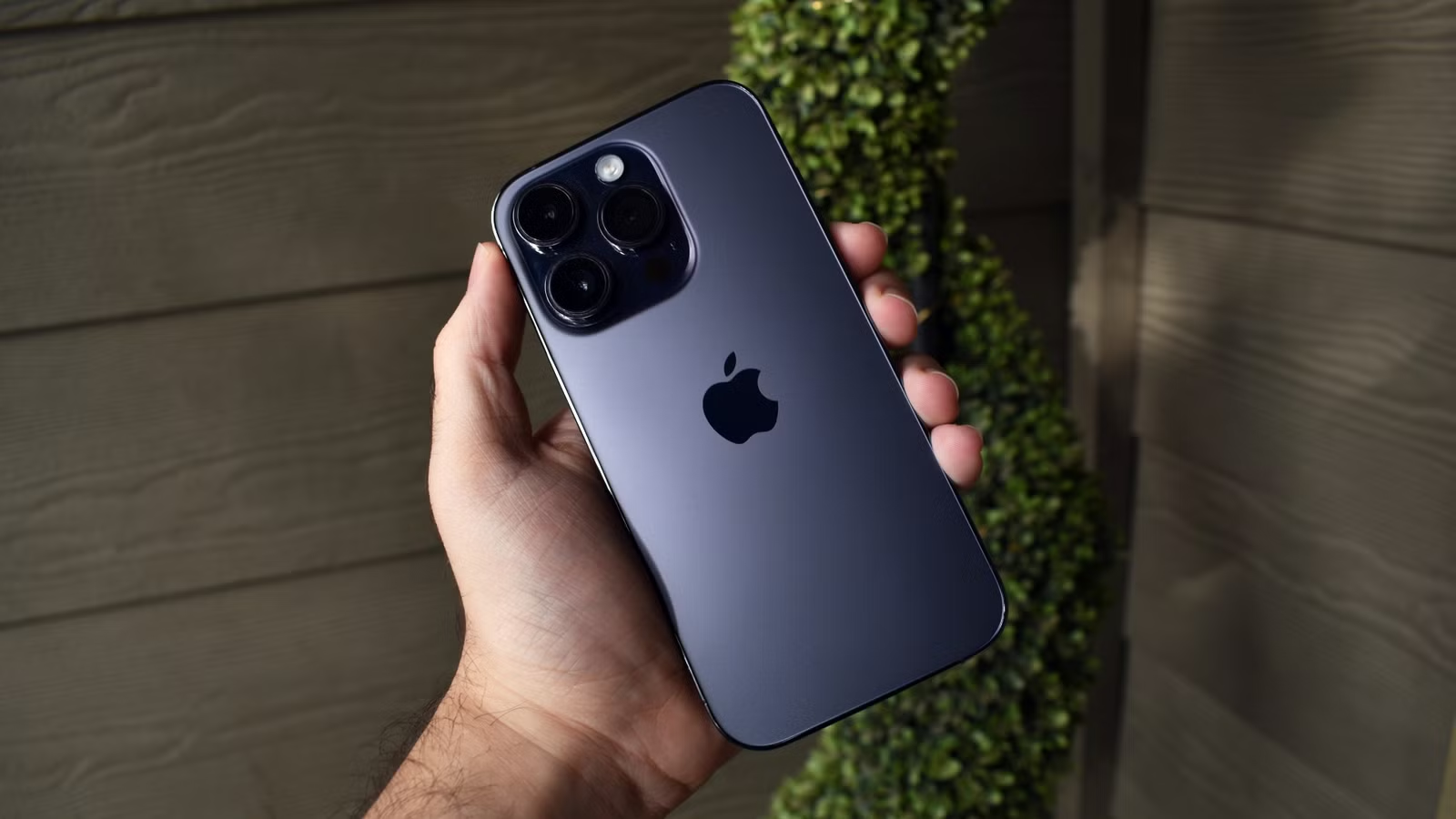 gia-iphone-14-pro-1791363878.png